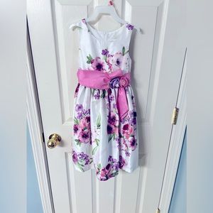 Size 6 little girl’s dress by Jayne Copeland.